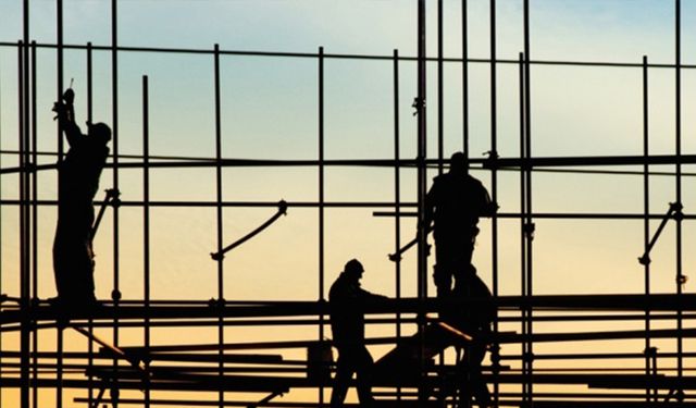 İnşatta yeni dönem: Yapı ustalarına bakanlık takibi