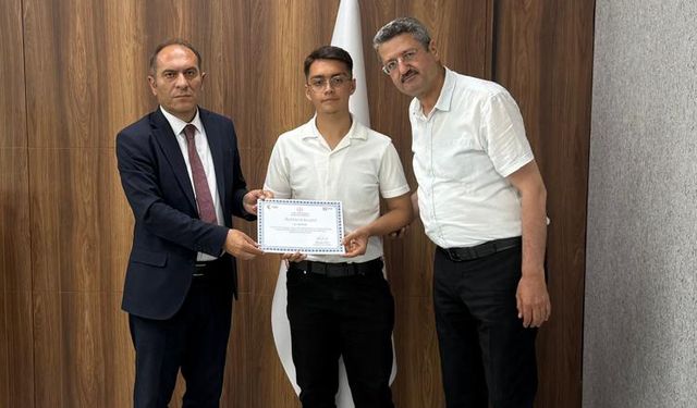 Tatvanlı öğrenci ‘Trafik Bilgi Yarışması’nda Türkiye 1.si oldu