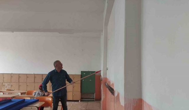 Ardahan’da eğitim sevdası: Tatilde okul boyayan öğretmenler var