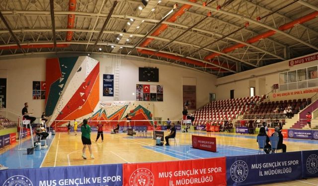 Badmintonun yıldızları Muş’ta buluştu