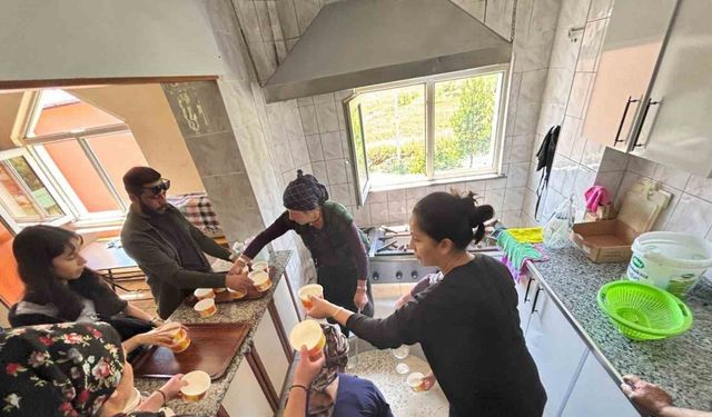 Damal’da cemevinde lokma ve aşure ikramı yapıldı