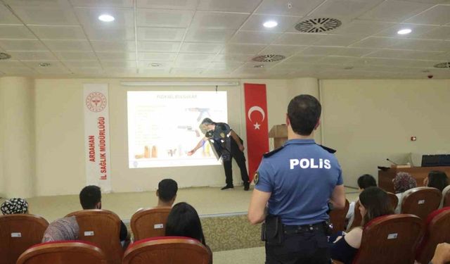 Polis, sağlıkçılara eğitim verdi