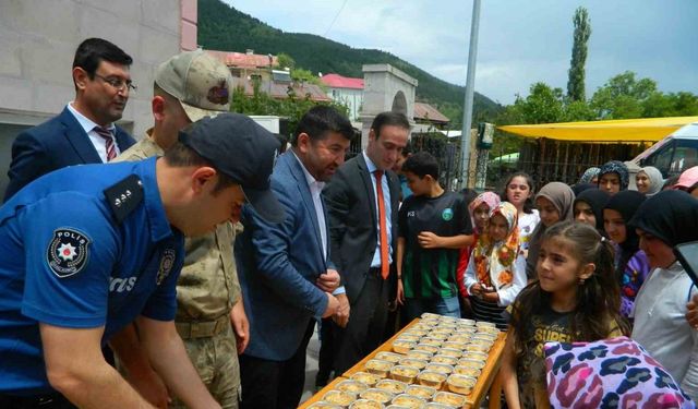 Posof Müftülüğünden aşure ikramı