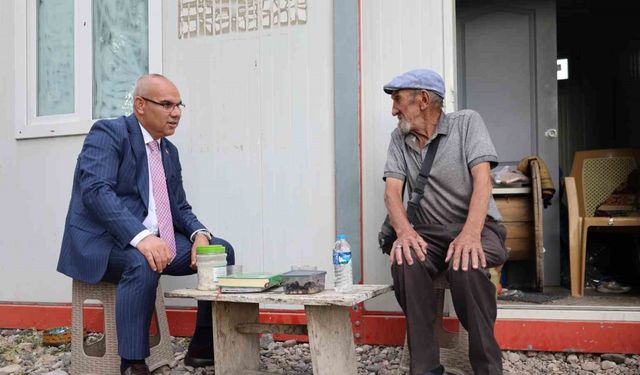 Sevdiğini 60 yıldır bekleyen "Memiş Dayı" Vali Koç’u duygulandırdı