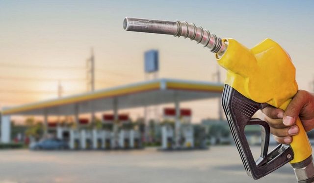 Akaryakıtta 100 TL alarmı! Benzin ve motorin için tarih verildi