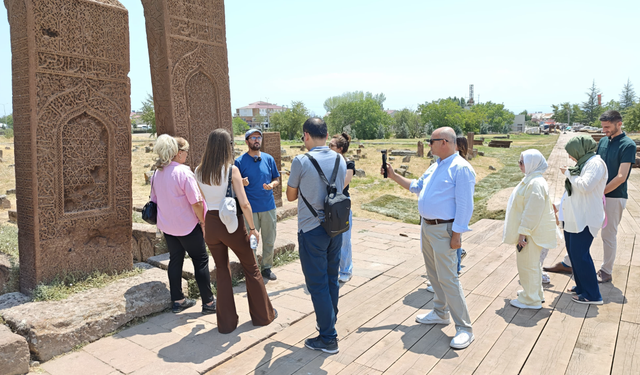 Bitlis’te medya buluşması: Tarihî miras Ahlat’ta tanıtıldı