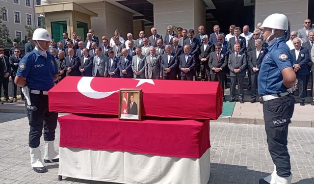 Eski Bitlis valisine hüzünlü veda: Bakanlıkta tören düzenlendi