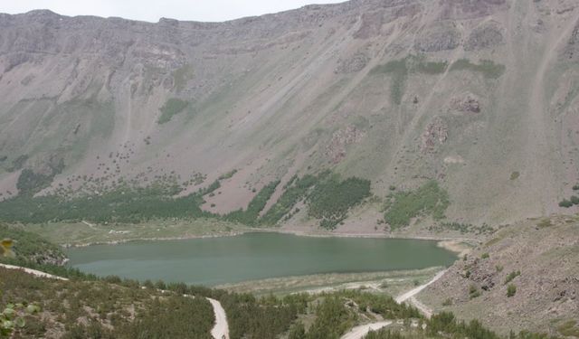Dağın İçindeki Cennet: Nemrut’un Küçük Gölü