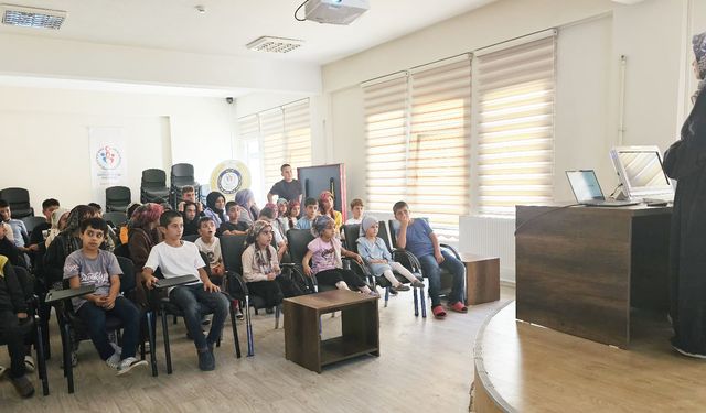 Yaz Kur’an Kursu öğrencilerine Filistin ve Gazze sunumu