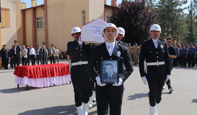 Hayatını kaybeden eski Bitlis Valisi Karaömeroğlu'nun cenazesi törenle Ankara’ya uğurlandı