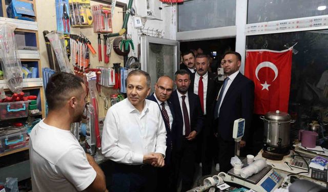 Bakan Yerlikaya Ağrı’da esnafla buluştu