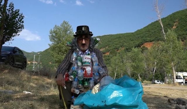 Çevre temizliğine dikkat çekmek için tiyatro performansı sergiledi