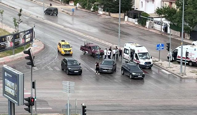 Elazığ’da zincirleme trafik kazası: 1 yaralı