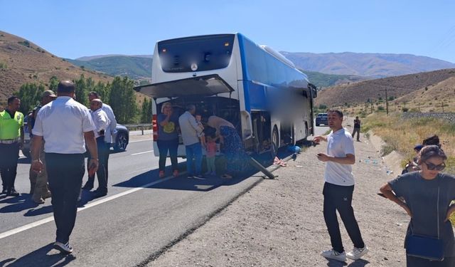 Erzincan’da otobüs yoldan çıktı: 1 yaralı