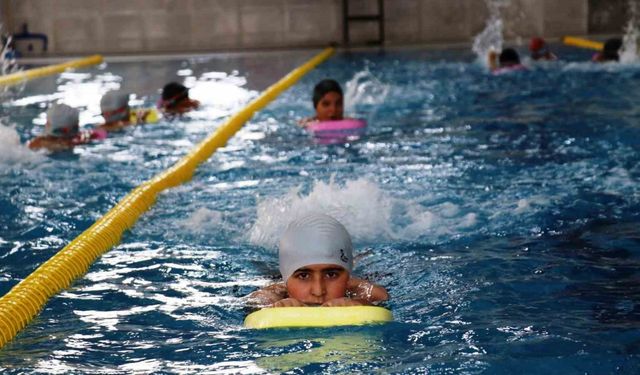 Van’da yarı olimpik yüzme havuzlarına yoğun ilgi
