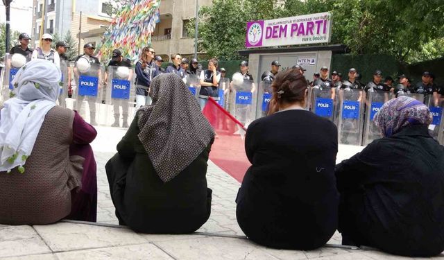 Vanlı anneler, terörsüz Türkiye istiyor