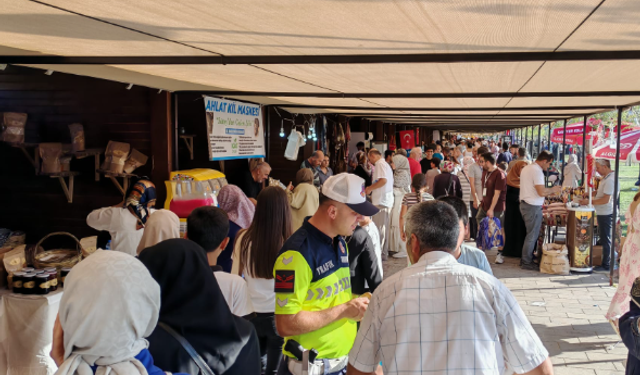 Zaferi’nin 954. Yıl dönümünde açılan çarşıya yoğun ilgi