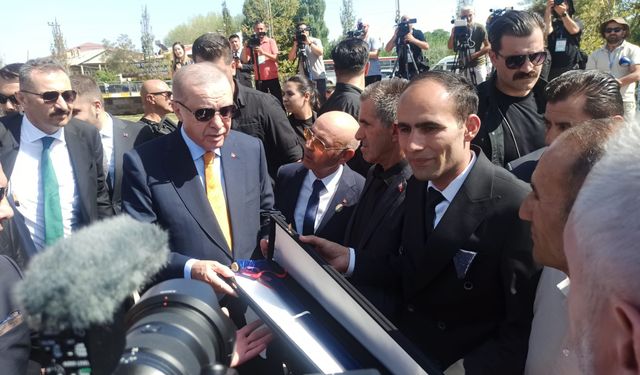 Cumhurbaşkanı Erdoğan Ahlat’ta coşkuyla karşılandı