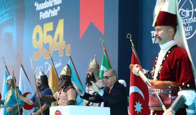 Cumhurbaşkanı Erdoğan: " Şunu da biliyoruz ki kılıç kınından çıkarsa kaleme ve kelama yer kalmaz"