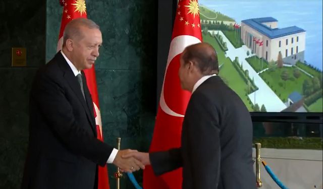 Erdoğan, 30 Ağustos tebriklerini kabul etti: Ahlat Külliyesi görseli dikkat çekti