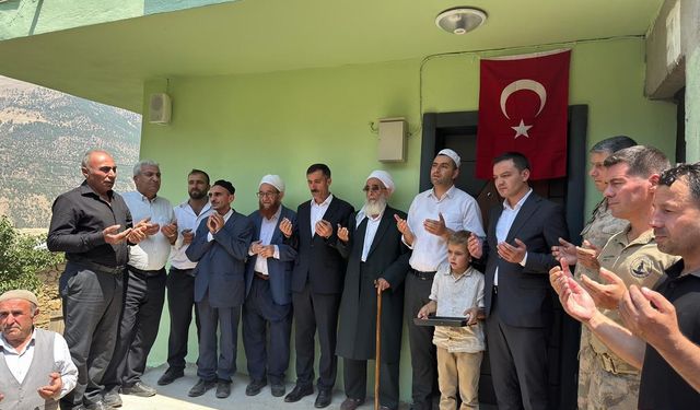 Mezrada yapımı tamamlanan cami ve taziye evi ibadete açıldı