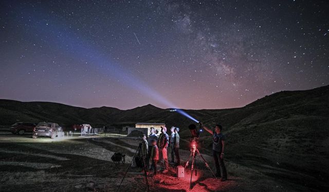 Bitlis’te gökyüzü şöleni: Saatte 60 meteor geçti