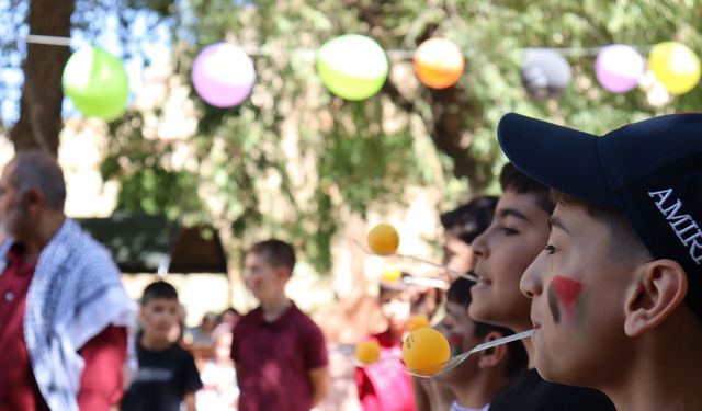 Oyunlar, yarışmalar, ikramlar… Tatvan’daki şenlikte çocukların yüzü güldü