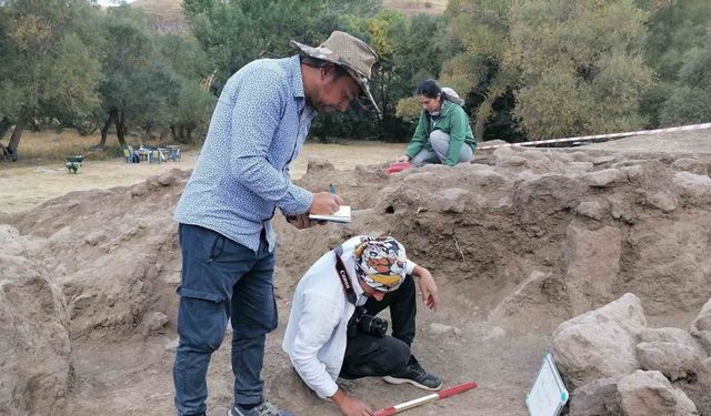 Erzurum Hınıs’ta 5 bin yıllık Parmaksız Kale Höyüğü’nde kazı başladı