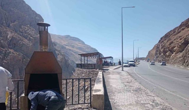 Hakkari-Van karayolunda temizlik çalışması