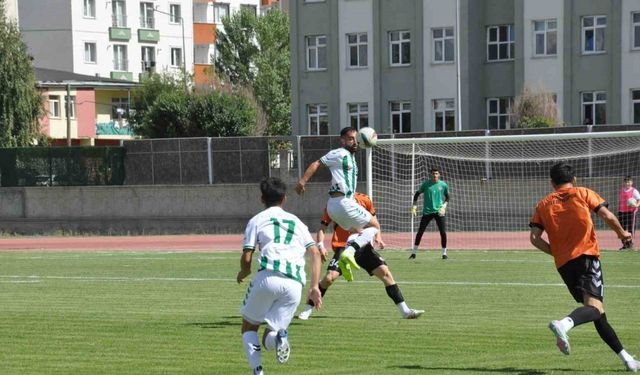 Kars 36 Spor sahasında Murgul Belediye Spor'a  3-1 yenildi