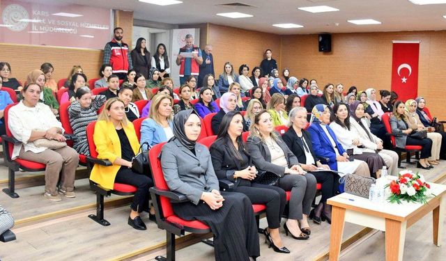 Kars’ta gönül elçileri ile koruyucu aile farkındalık toplantısı düzenlendi