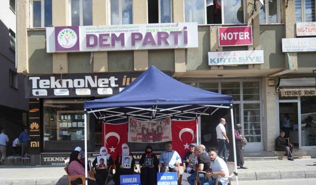 Muş’ta ailelerin evlat nöbeti sürüyor