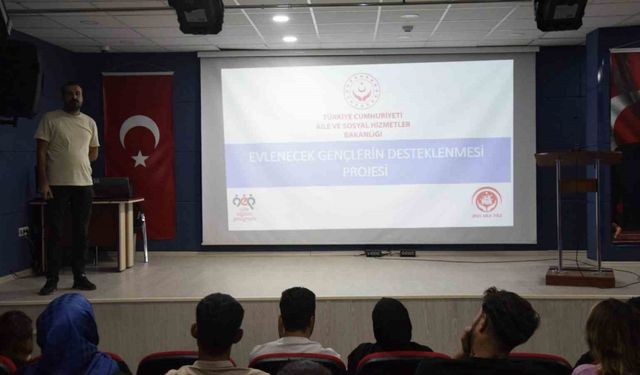 Muş’ta evlilik kredisinden faydalanacak gençlere eğitim verildi