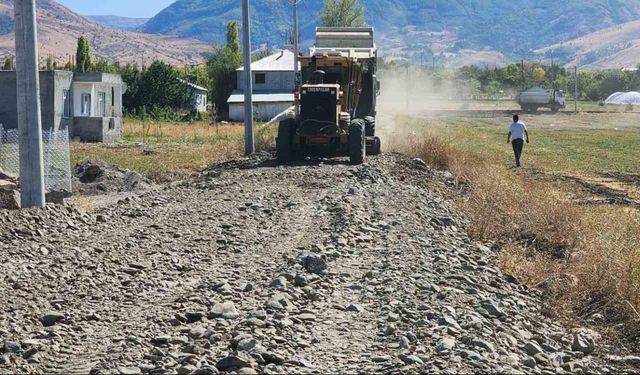 Muş’ta stabilize yol çalışmaları devam ediyor