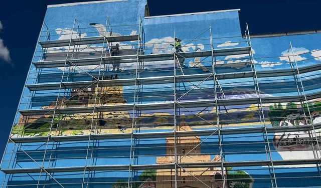 Van’ın tarihi ve doğal güzellikleri dev duvar resimlerine yansıdı