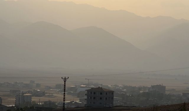 Yüksekova’da toz bulutu etkili oldu