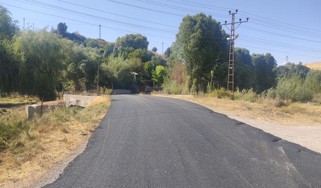 Ahlat’ta 6 köyün yolu 15 günde yenilendi