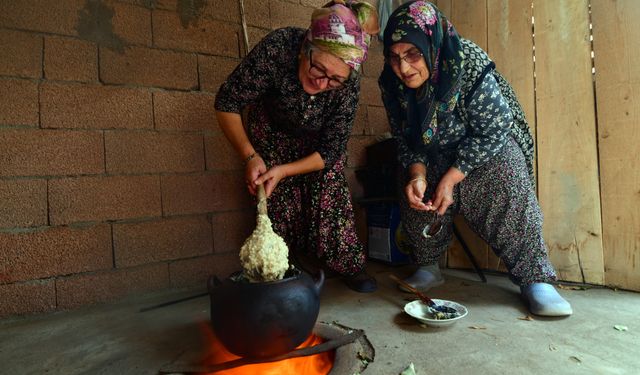 Ahlat’ta tandırda halise geleneği sürdürülüyor