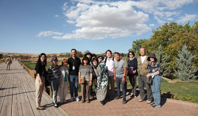 Japon turistler Ahlat’ı gezdi