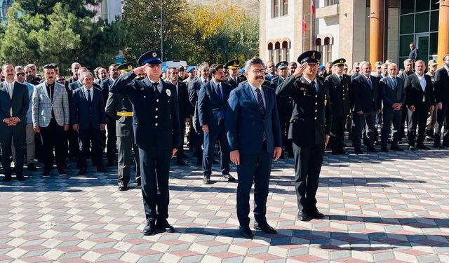 Adilcevaz’da 29 Ekim Cumhuriyet Bayramı törenle başladı