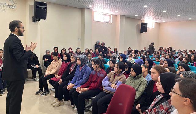 Müftü Karaca’dan “İmam Hatip Gençliğinin Misyonu” konulu konferans