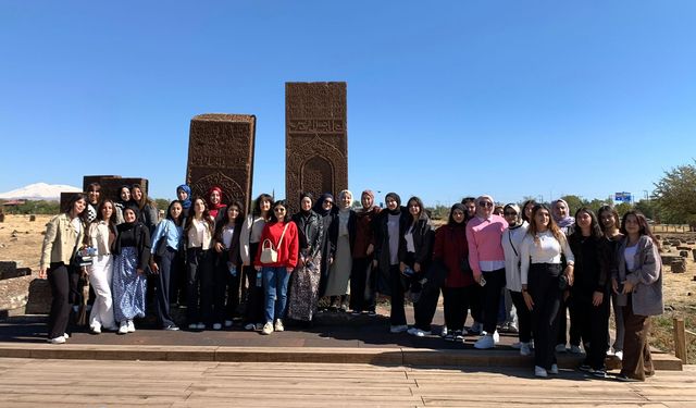 Adilcevaz KYK’dan yeni öğrencilere “Gelin Tanış Olalım” gezisi