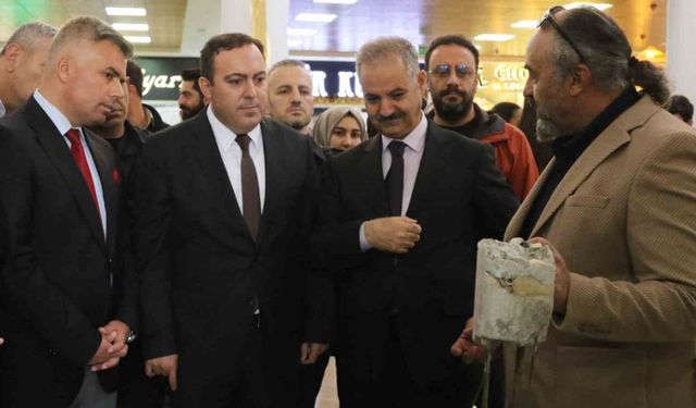 Ağrı’da "Nuh Tufanı" temalı sergi sanatseverlerle buluştu