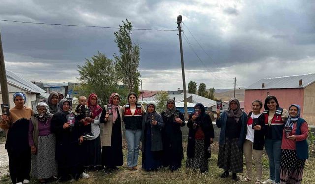 Kars’ta jandarma kadınları KADES hakkında bilgilendiriyor