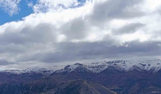 Malatya’da yüksek rakımlı bölgelere mevsimin ilk karı düştü