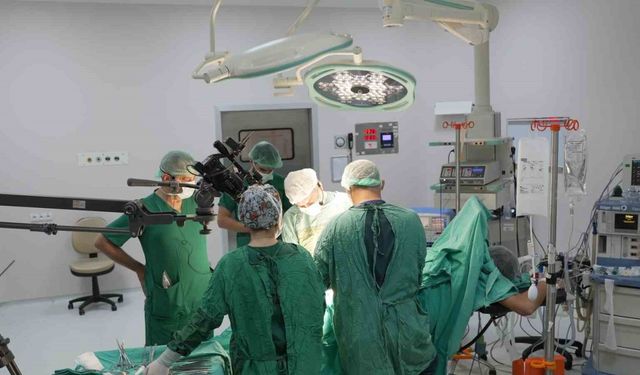 MEAH’ta 14 başarılı ameliyat canlı olarak gerçekleştirildi