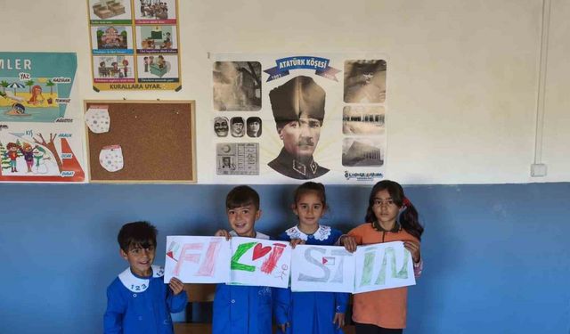 Minik ellerden Filistin’e destek