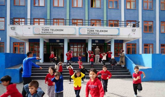 Muş’ta okullarda eş zamanlı tahliye tatbikatı yapıldı