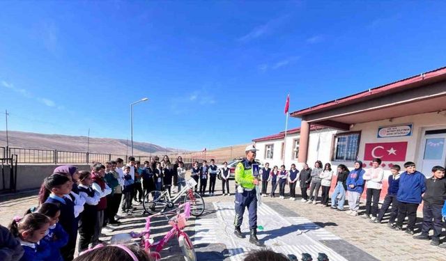 Selim’de öğrencilere trafik eğitimi