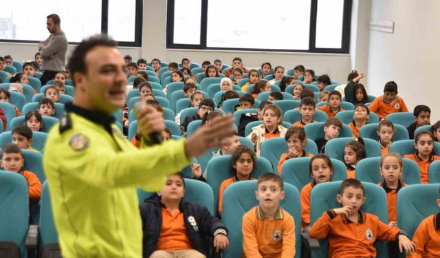 Trafikte bilinçli nesiller için ilk durak: Bitlis okulları